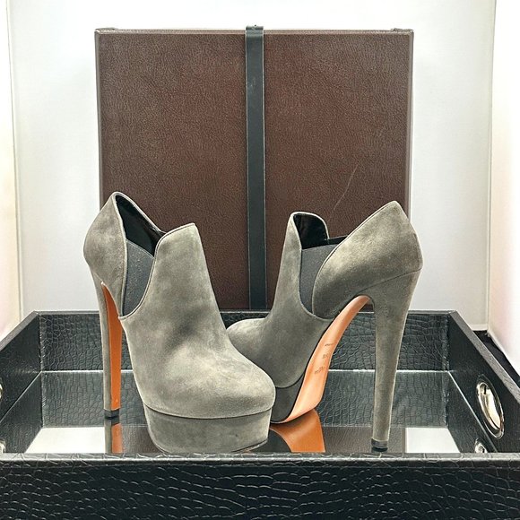 🎉🥂 HP 🥂🎉 ALAIA SUEDE CHAMOISE POINTURE BOOTIES - Picture 1 of 8